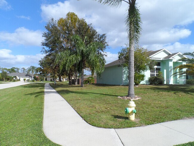 Foto del edificio - 4 BEDROOM - TWIN LAKES SUBDIVISION - DELTO...