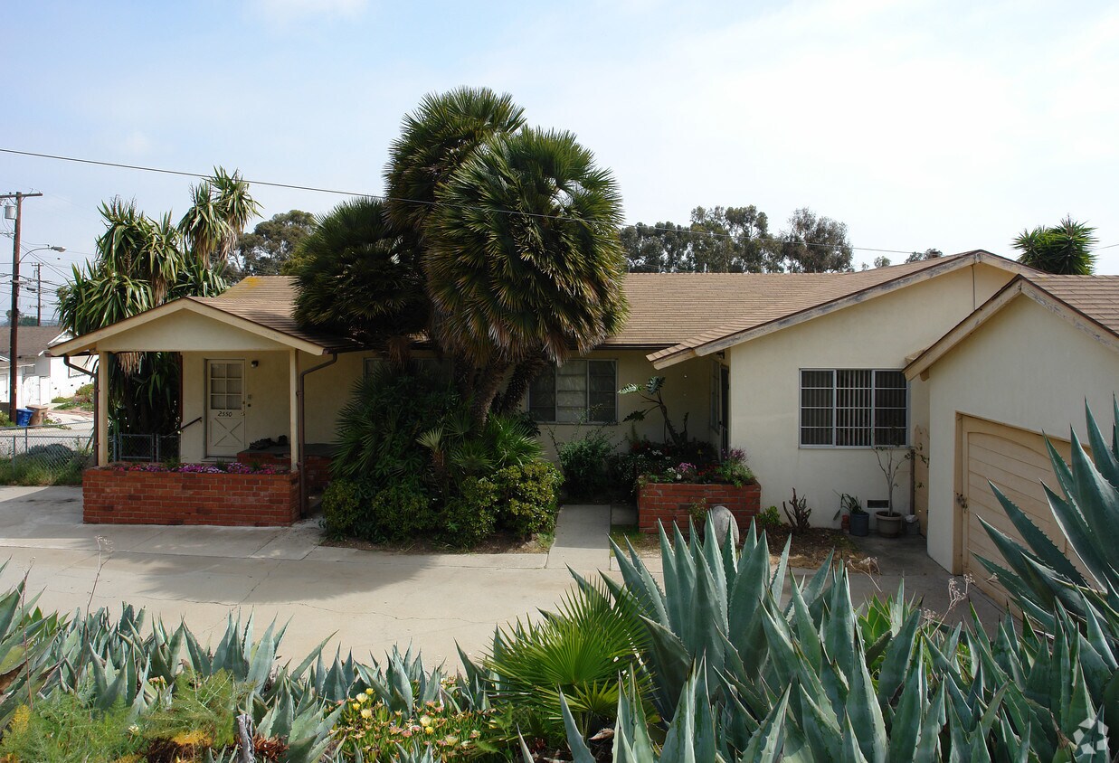 Primary Photo - 2548-2550 Sunset Dr