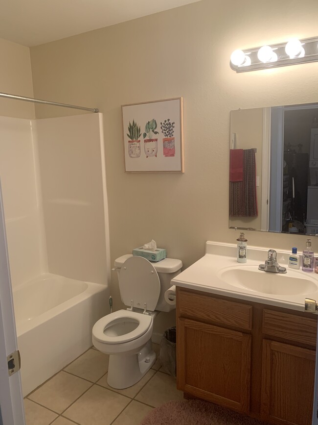 Building Photo - 211 Roseglade