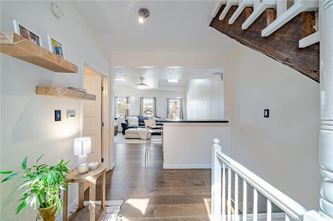 Building Photo - 2737 Shelly St