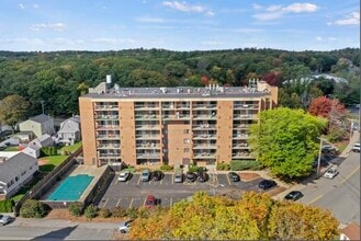 Building Photo - 289 Elm St