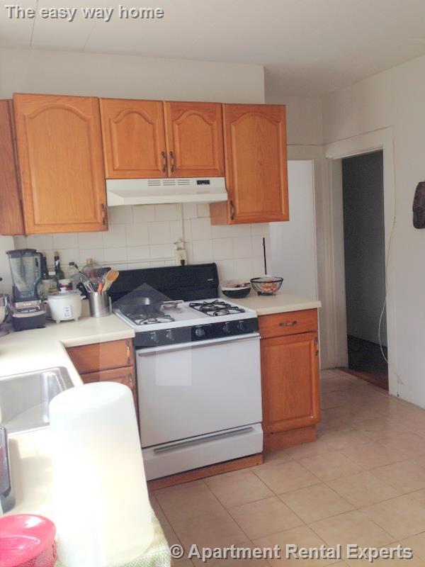 Building Photo - Somerville/Davis Square 3 Bedroom - 2 porc...