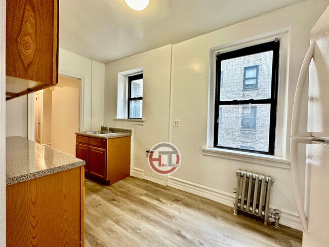 Foto del edificio - 3063 Buhre Ave