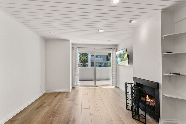 Foto del edificio - End-Unit Townhouse in Prime Newport Beach ...