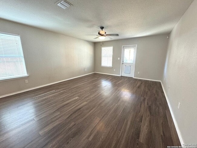 Foto del edificio - 7699 Paraiso Haven