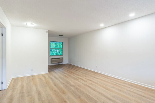 Building Photo - 2845 Dayton Blvd