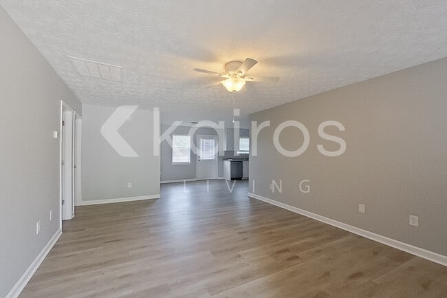 Building Photo - 310 Deer Park Dr