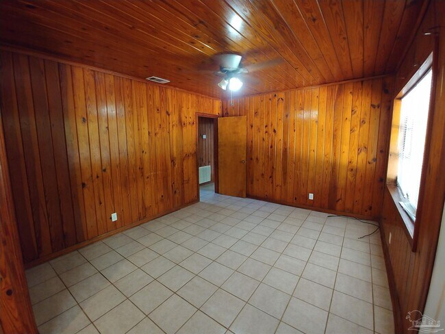 Foto del edificio - 4672 Cerny Rd