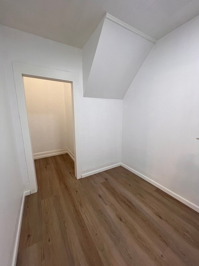 Building Photo - 3741 S Union Ave