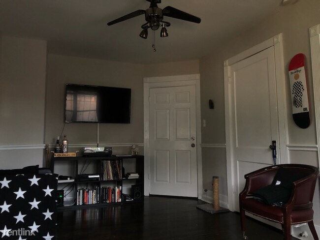 Building Photo - 1 br, 1 bath  - 903 Oakhurst St 2nd Floor