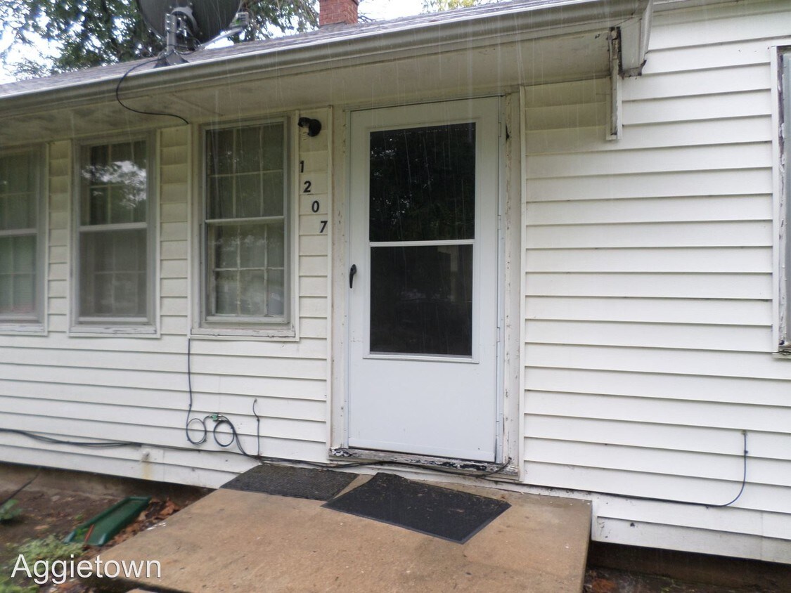 Primary Photo - 1207 Pomeroy St