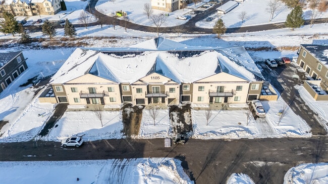 Building Photo - Grand Summit