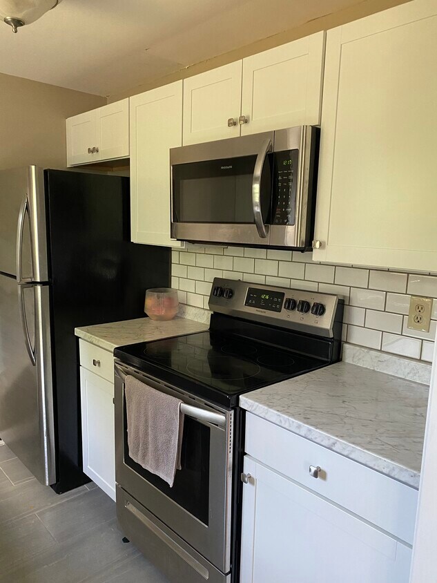 Foto principal - 37 Brewster Rd