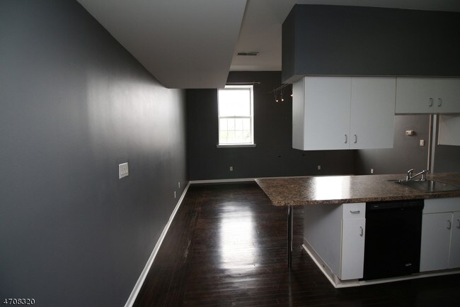 Building Photo - 398-408 Bloomfield Ave