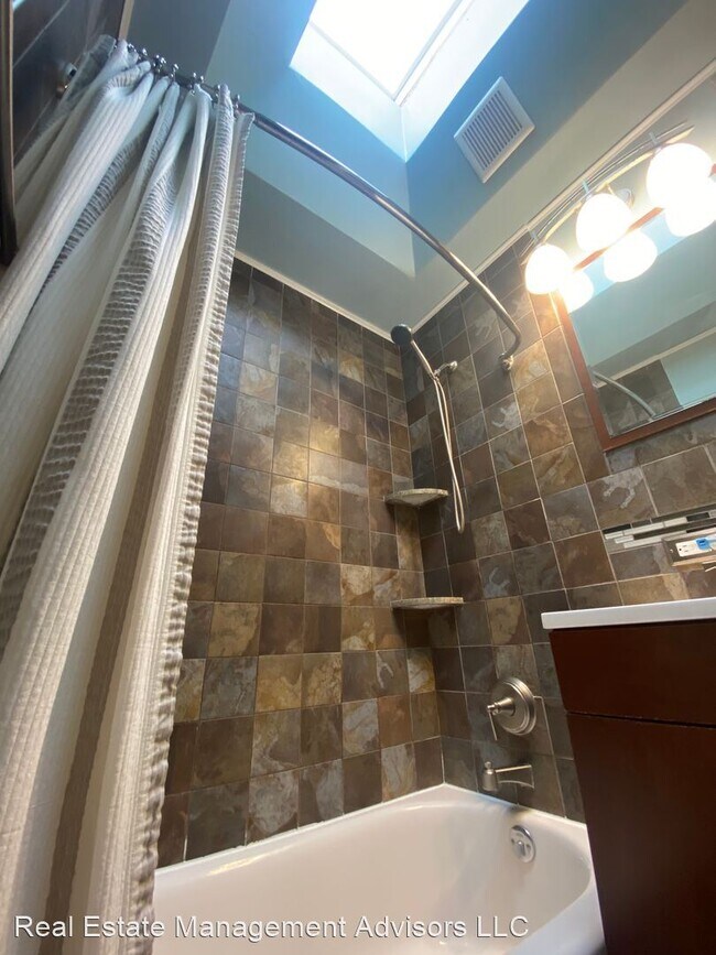 Foto del edificio - 3 br, 1 bath House - 739 Eaton Rd