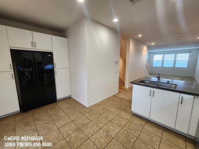 Foto del edificio - Azusa 2 bedroom Townhome