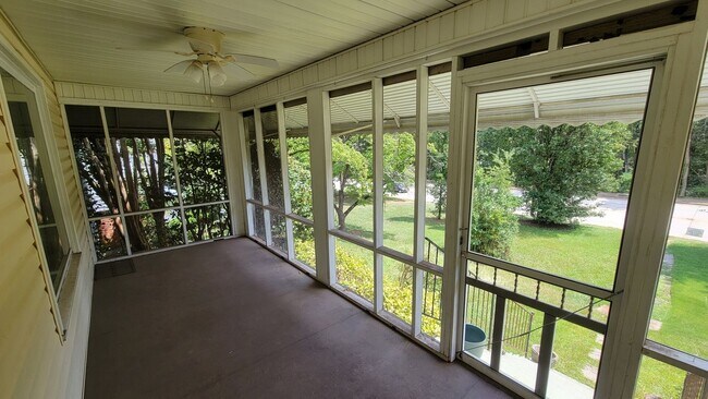 Foto del edificio - SEPTEMBER RENT SPECIAL! 2 Bed, 1 Bath Home Available in Greenville
