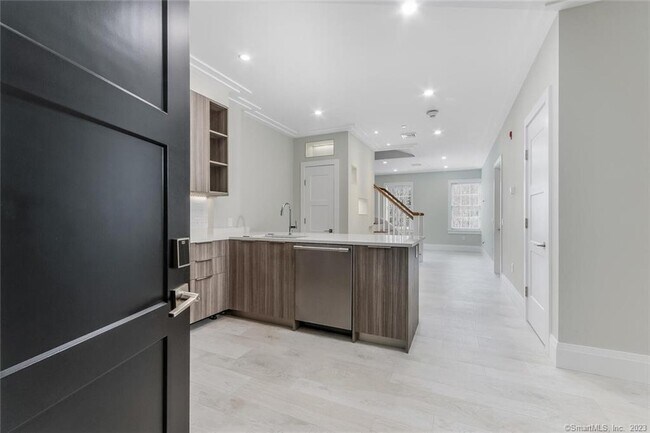 Foto del edificio - 1990 Bronson Rd