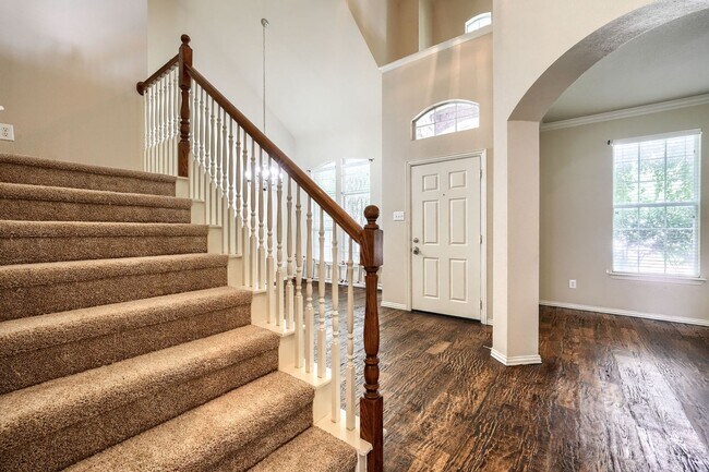 Foto del edificio - 5 Bedroom Home with Brand-New Carpet in Grayhawk | 3-Car Garage | Frisco ISD | Game Room