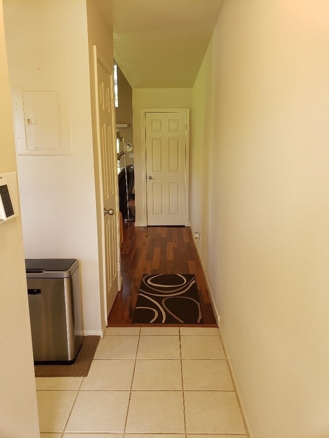 Building Photo - Beautiful Fully Furnished Condo