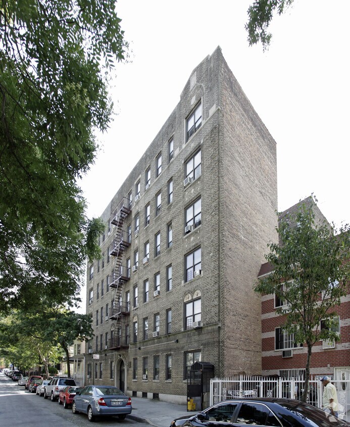 Primary Photo - 3050 Perry Ave