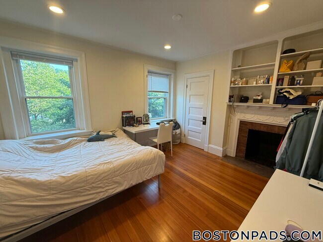 Foto del edificio - 1616 Beacon St