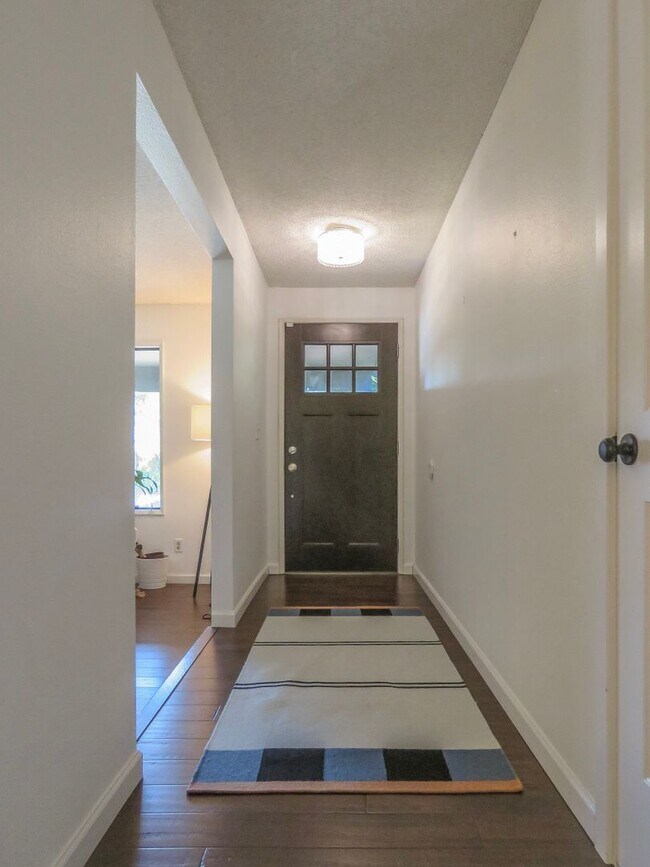 Foto del edificio - Coming Soon !!! 4 Bedroom Tualatin Home Available - Inquire today !!!