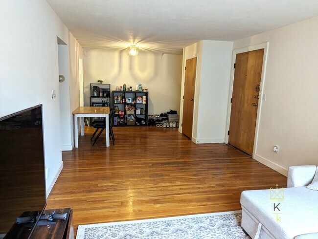 Building Photo - 19 Commonwealth Ter
