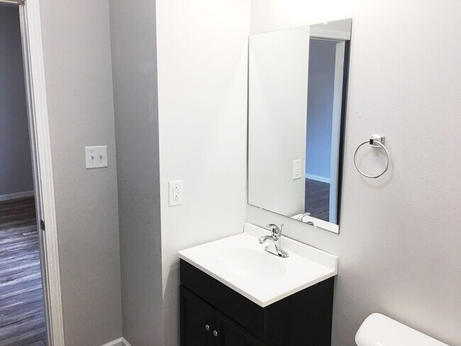 Foto del edificio - Move in Ready...146 W Washington St, Colli...