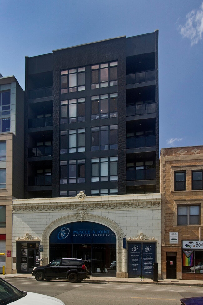 Building Photo - 3226 N Clark St