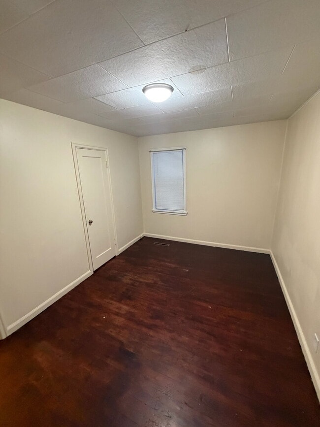 Building Photo - 424 N Rouse Ave