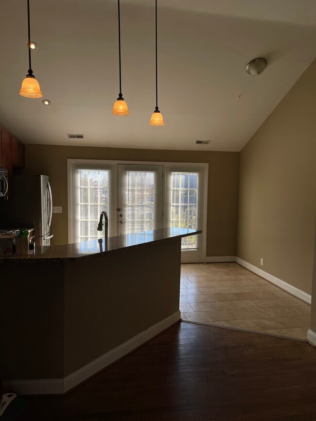 8142 Whitburn Dr Unit 203, Clayton, MO 63105 Condo for Rent in