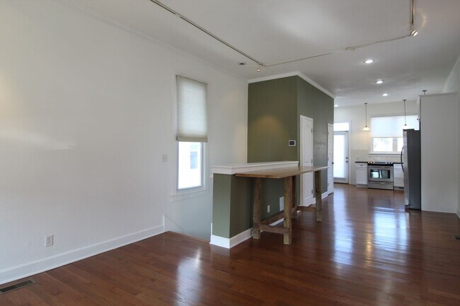 Foto del edificio - 2 Bedroom 1.5 Bath Home In KCMO