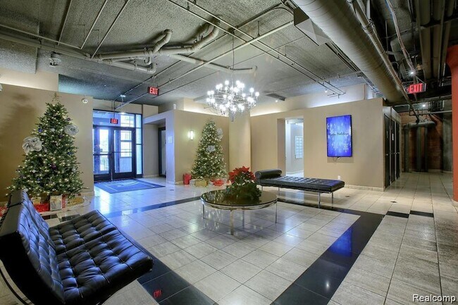 Foto del edificio - 6533 E Jefferson Ave