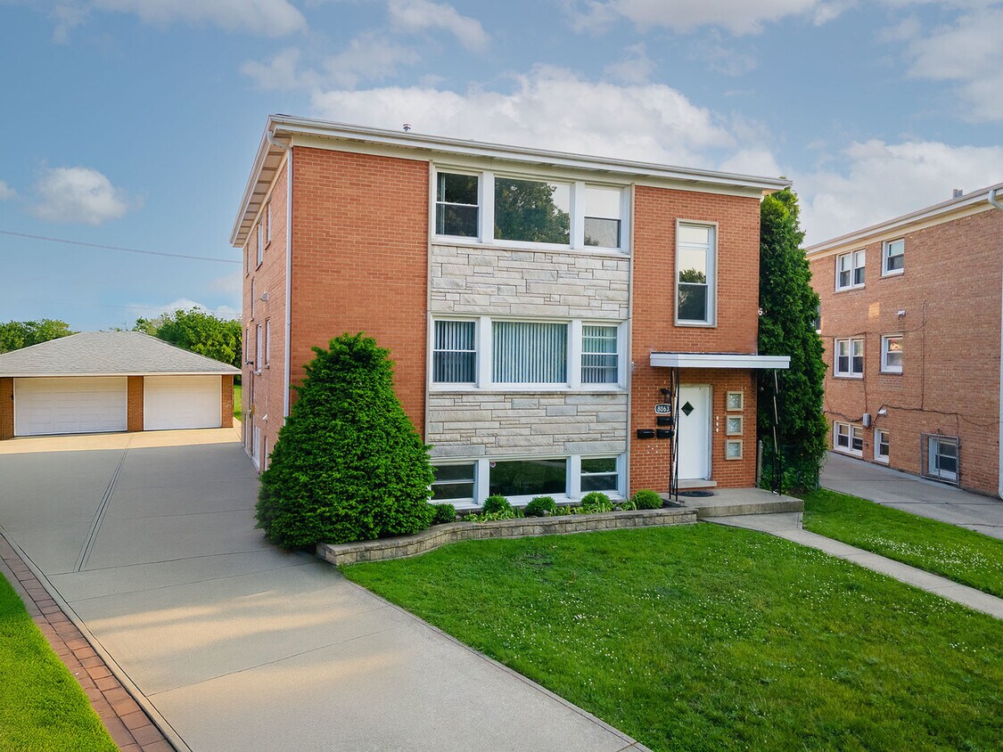 Foto principal - 8063 W Churchill Ave