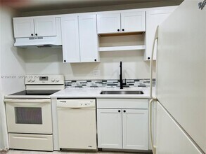 Building Photo - 8025 S Colony Cir