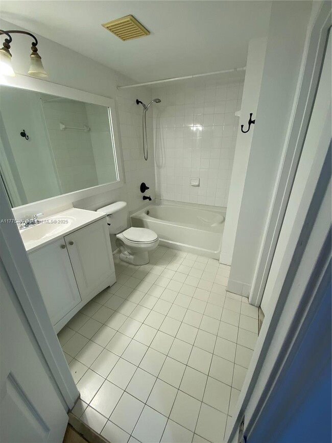 Foto del edificio - 5085 NW 7th St