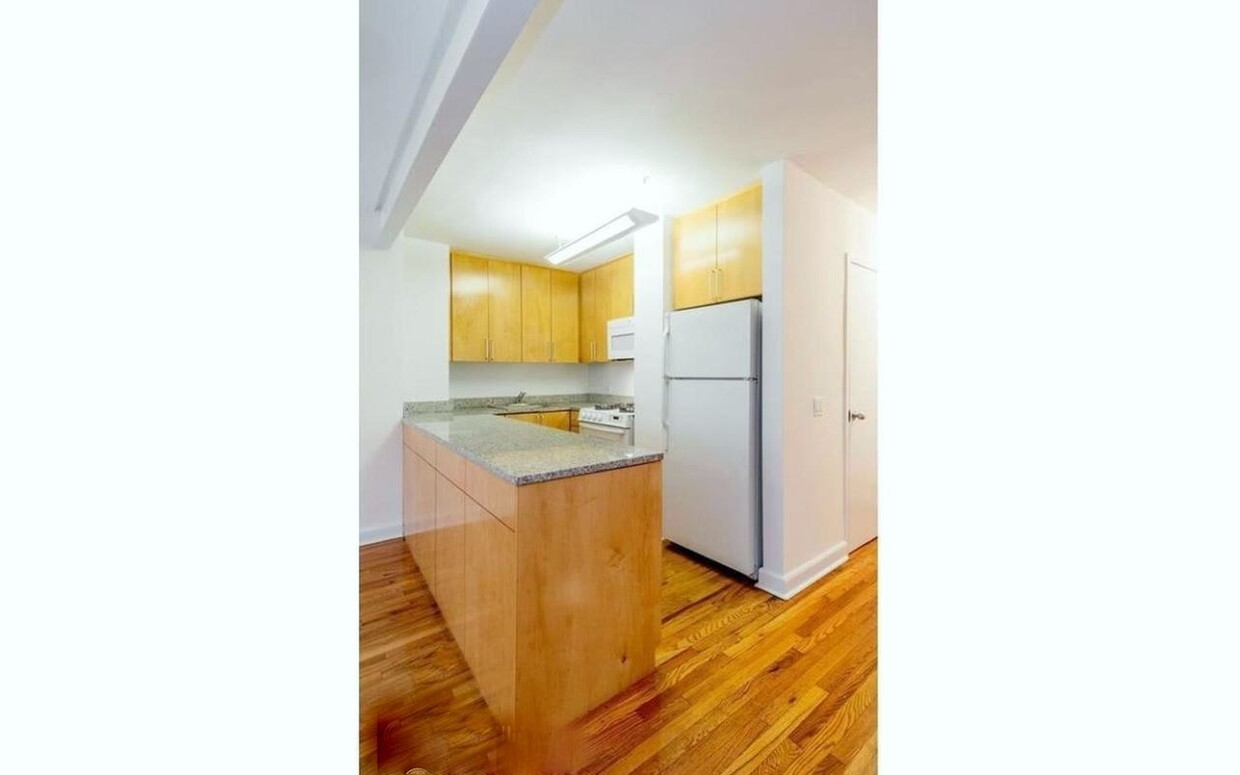 Foto principal - 406 W 44th St