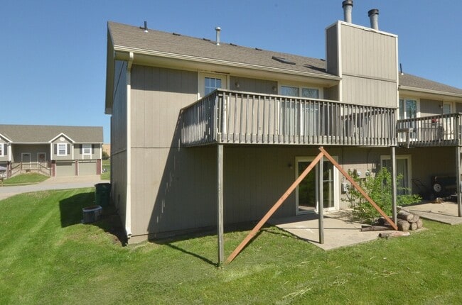 Building Photo - Platte City 2 Bedroom, 2 Bath Duplex with ...