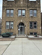 Building Photo - 324 Danforth Ave