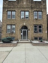 Building Photo - 324 Danforth Ave