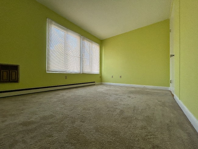 Building Photo - 6 Ternay Garden St