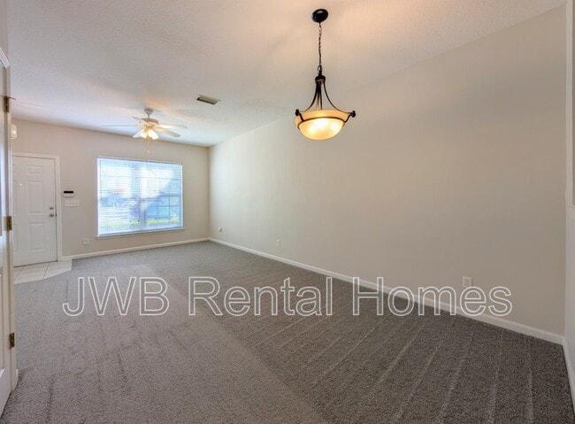 Building Photo - 8428 Thornbush Ct