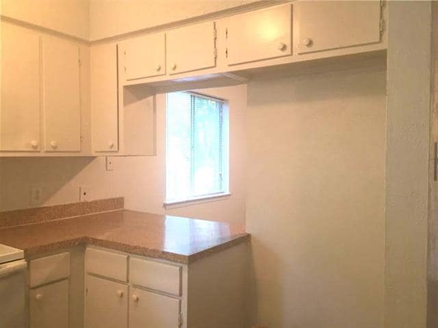 Building Photo - 1302 Mohawk Dr