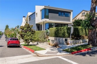 Building Photo - 701 Poppy Ave