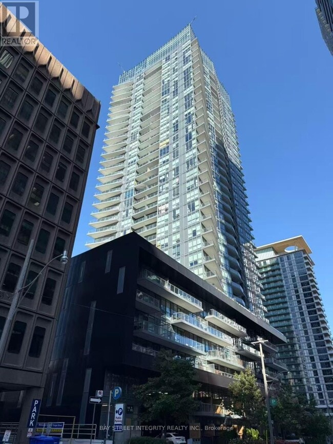 Building Photo - 30-2030 Roehampton Ave