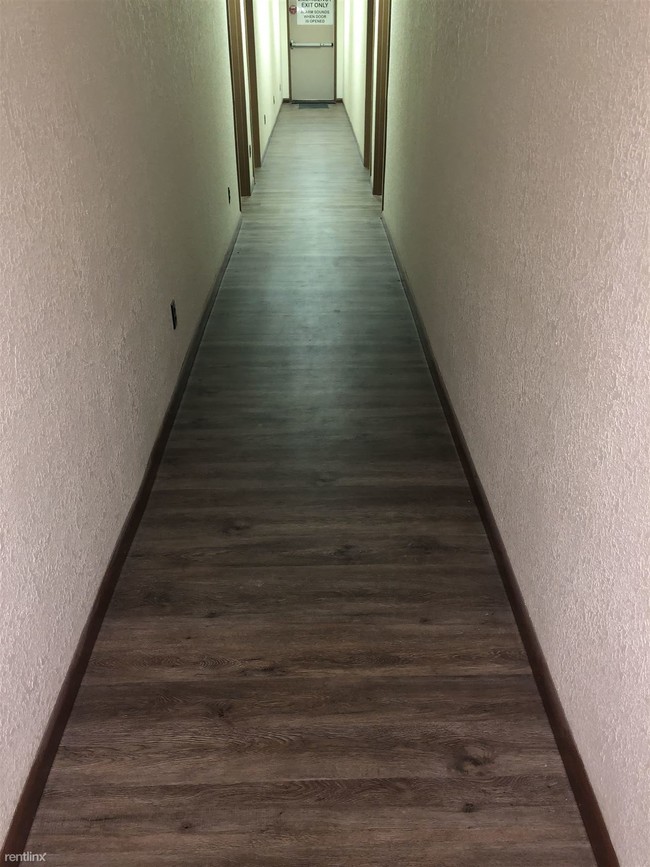 Foto del edificio - 1 br, 1 bath  - 7621 Noblestown Rd 4