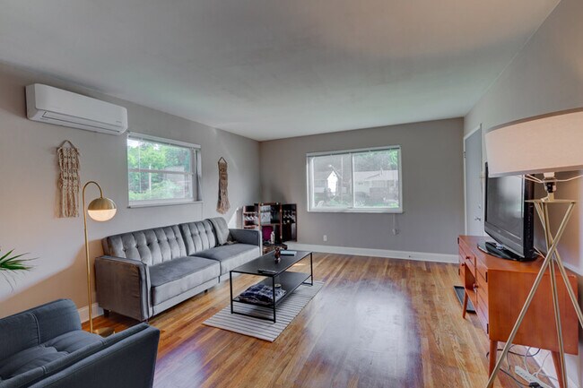 Foto del edificio - 4715 Kirby Ave