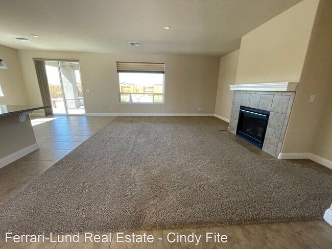 Building Photo - 3 br, 2 bath House - 1199 Spruce Meadows Dr