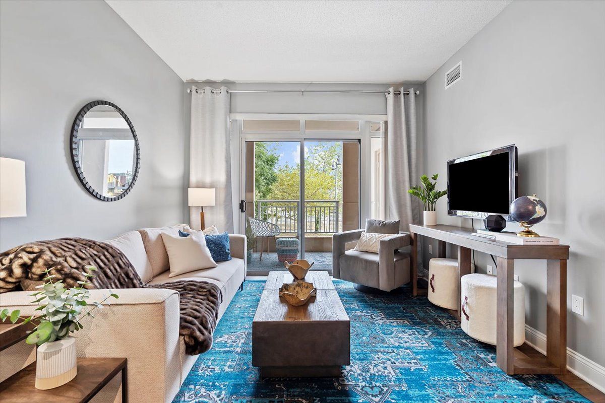 Encore Apartments 100 7th St Pittsburgh, PA